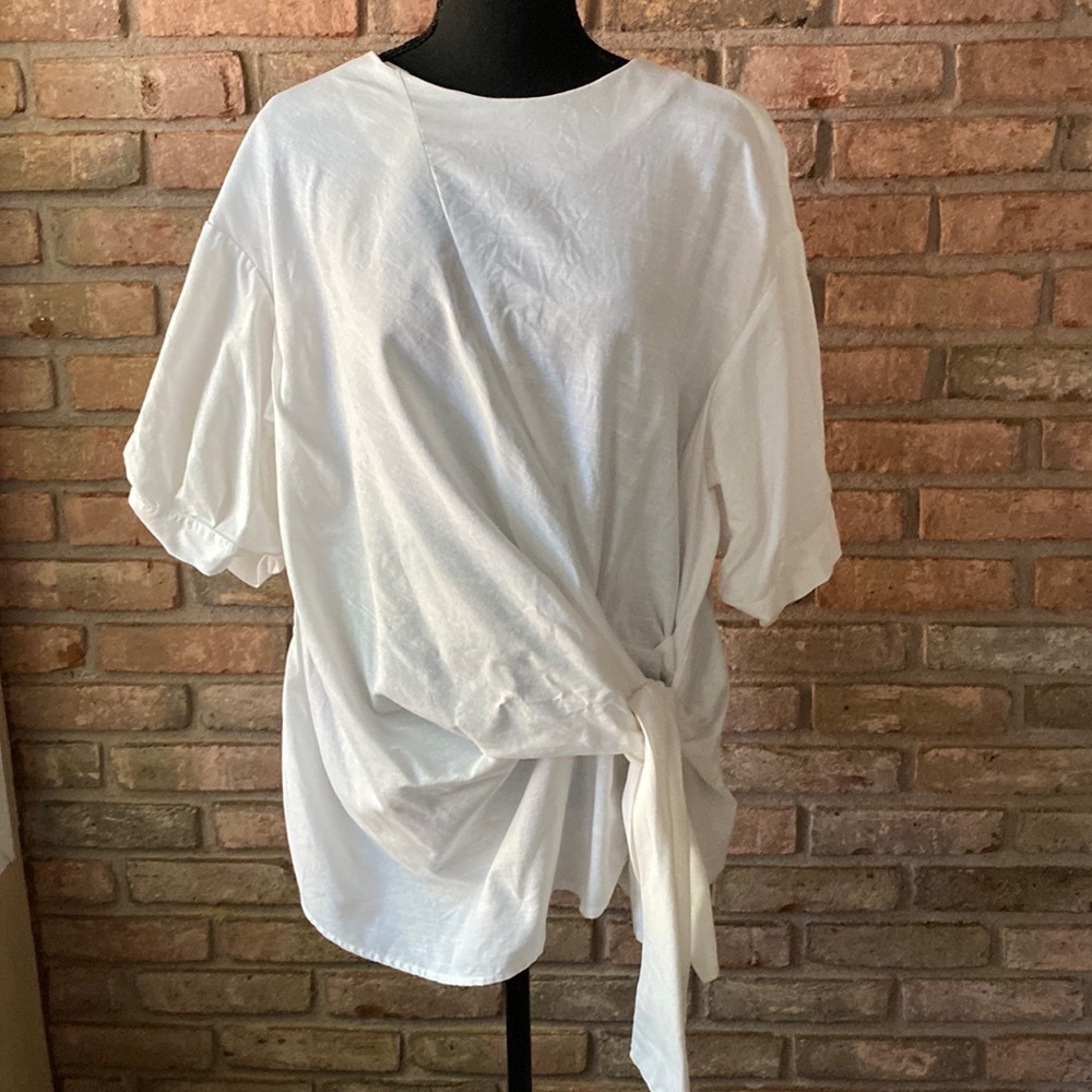 CAARA White Top Medium EUC